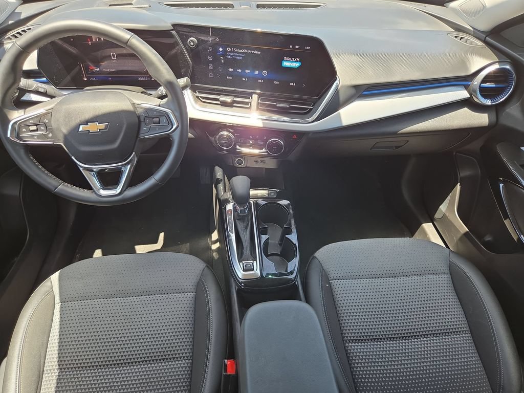 Used 2025 Chevrolet Trax LT w/ LT Convenience Package FWD image 25