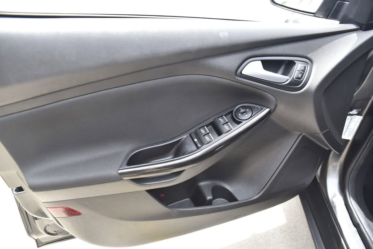 Used 2015 Ford Focus Titanium w/ Titanium Cold Weather Package image 8