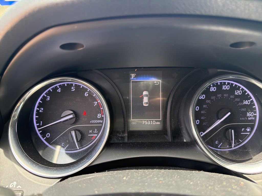 Used 2019 Toyota Camry SE FWD image 3
