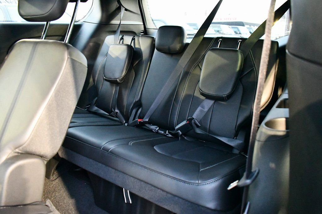 New 2026 Chrysler Pacifica Select image 9