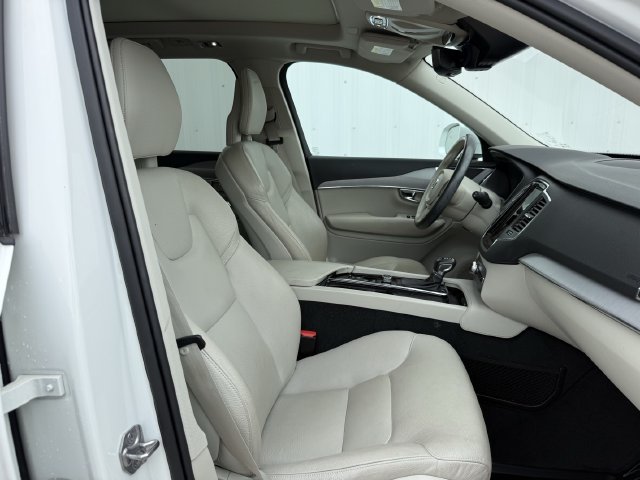 Used 2021 Volvo XC90 T5 Momentum w/ Climate Package FWD image 28