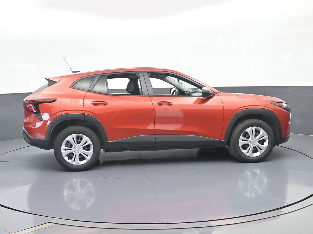 Used 2024 Chevrolet Trax LS image 7