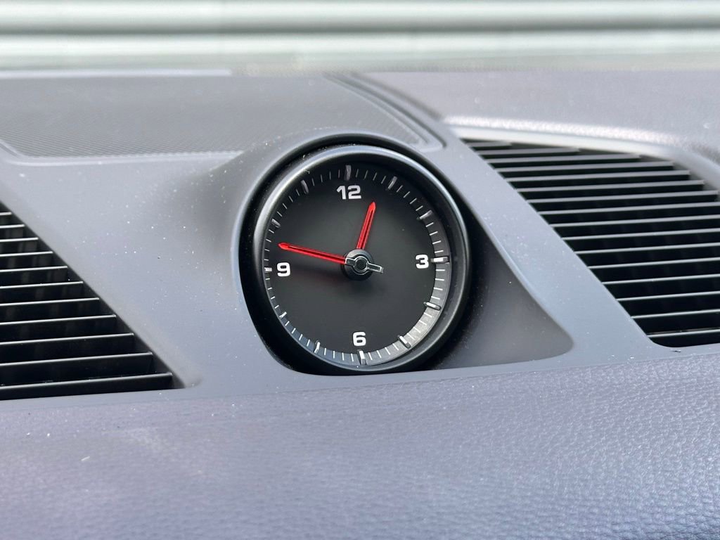 Certified 2023 Porsche Cayenne Platinum Edition image 34