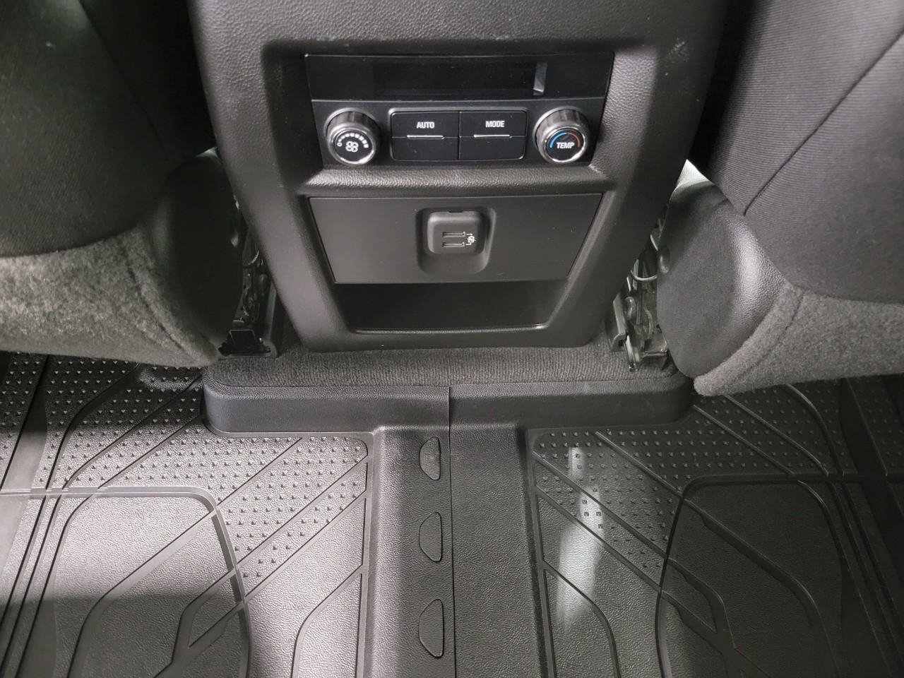 Used 2020 Chevrolet Traverse LT w/ LPO, Floor Liner Package AWD/4WD image 23