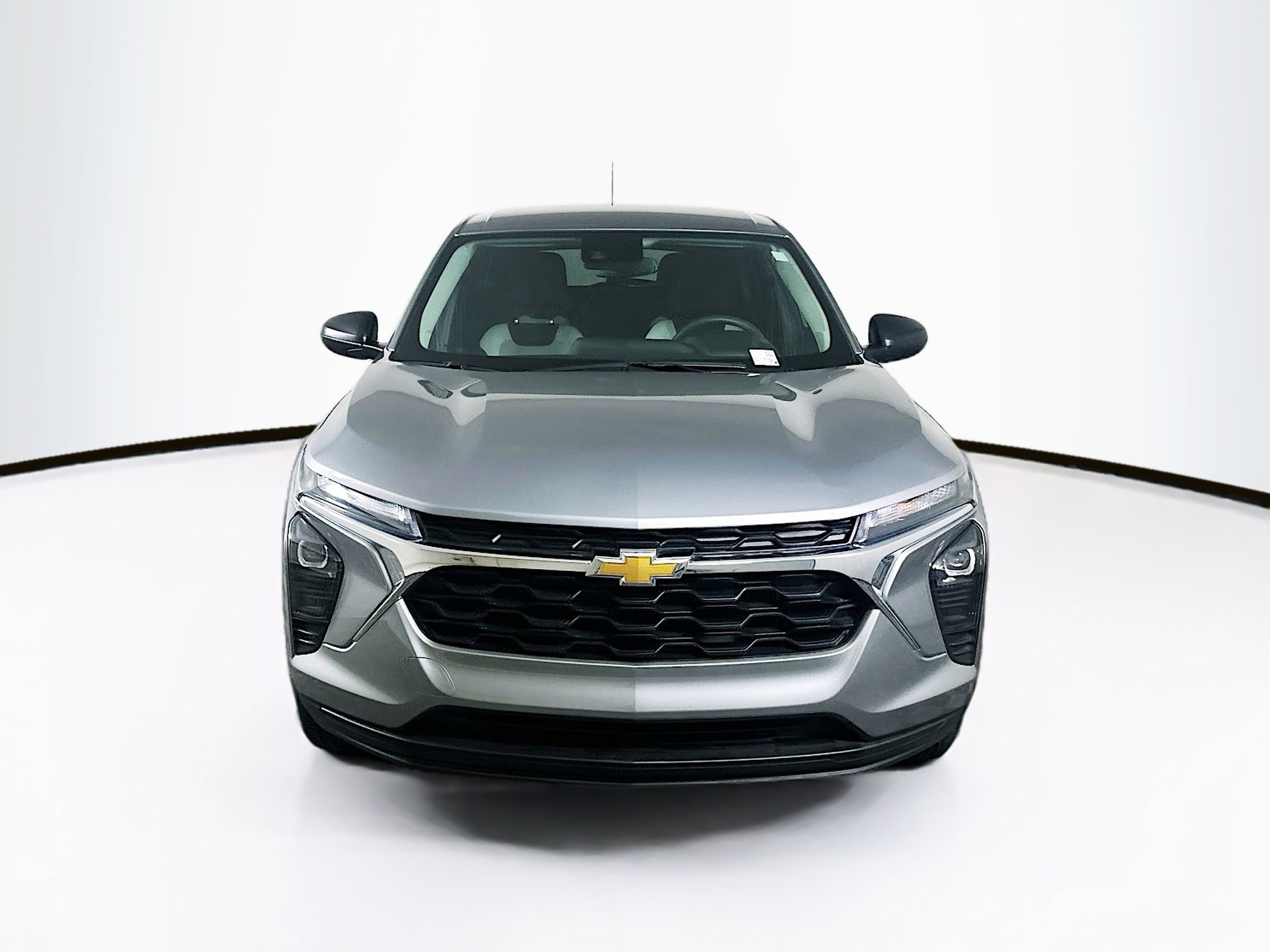 Used 2025 Chevrolet Trax LS FWD image 2