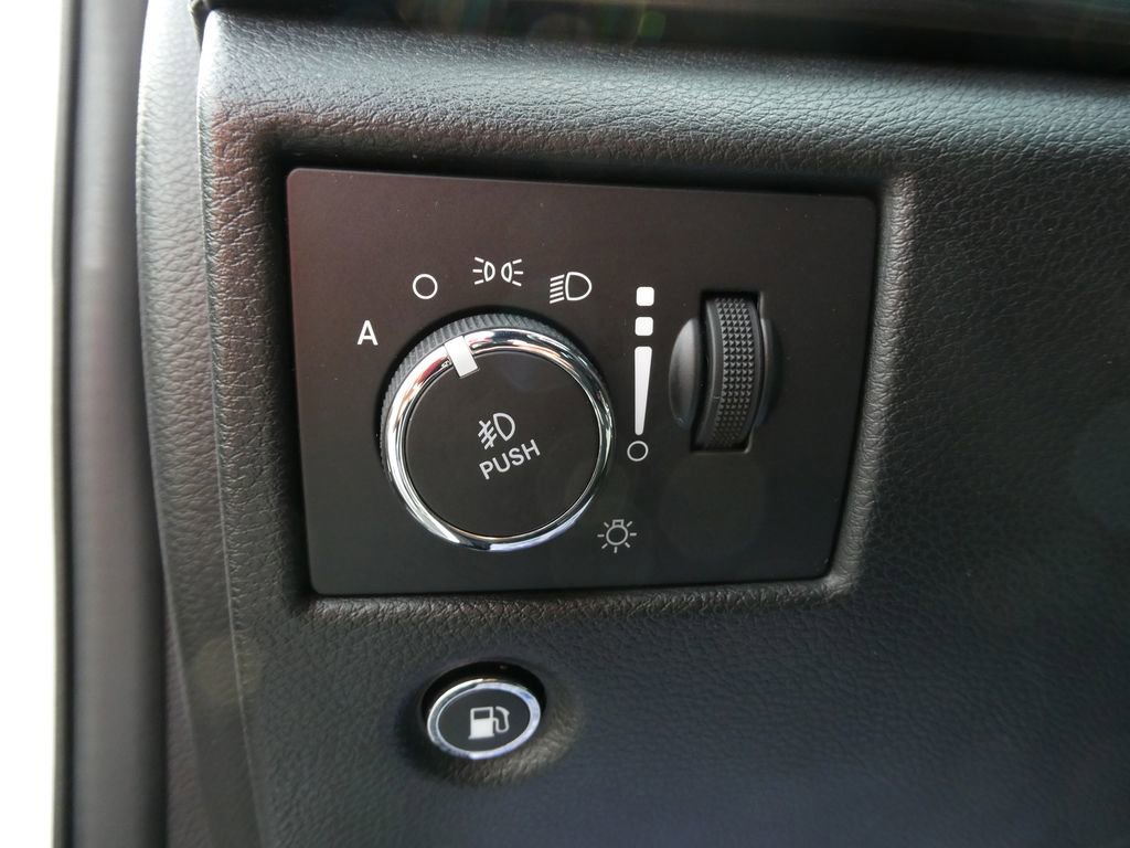 Used 2022 Jeep Grand Cherokee Laredo E AWD/4WD image 26