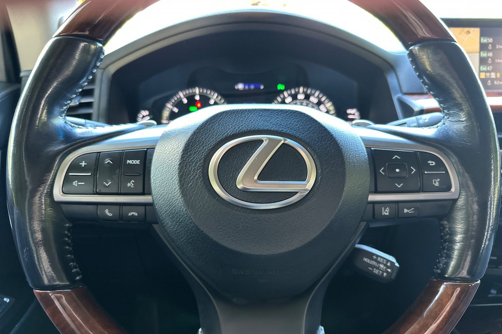 Used 2017 Lexus LX 570 4WD w/ Luxury Package image 29