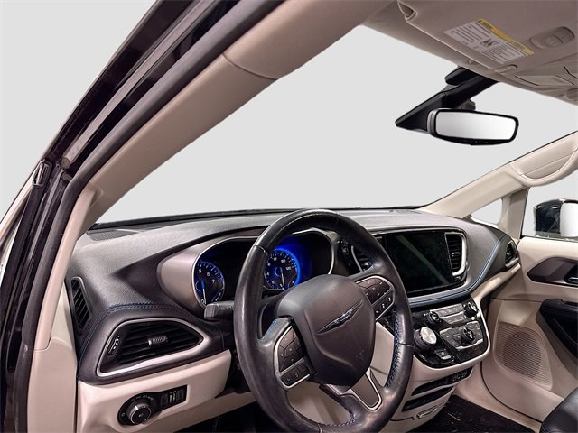Used 2021 Chrysler Pacifica Touring-L w/ Uconnect Theater Family Group image 11