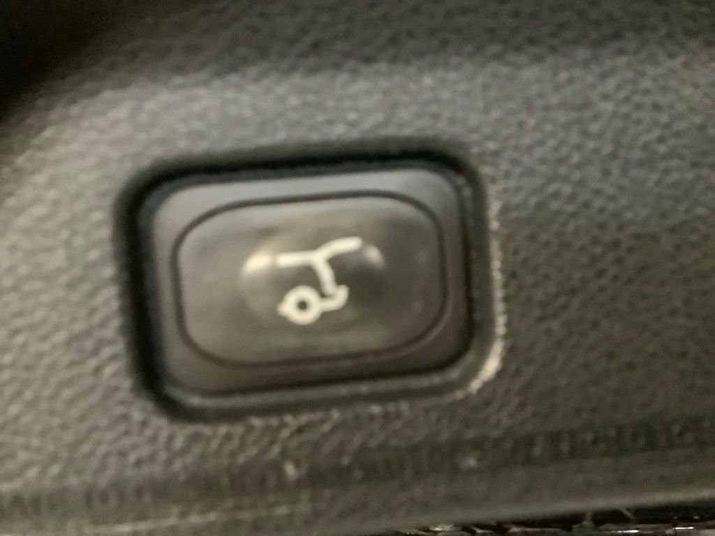 Used 2019 Ford Explorer XLT w/ Equipment Group 202A AWD/4WD image 15