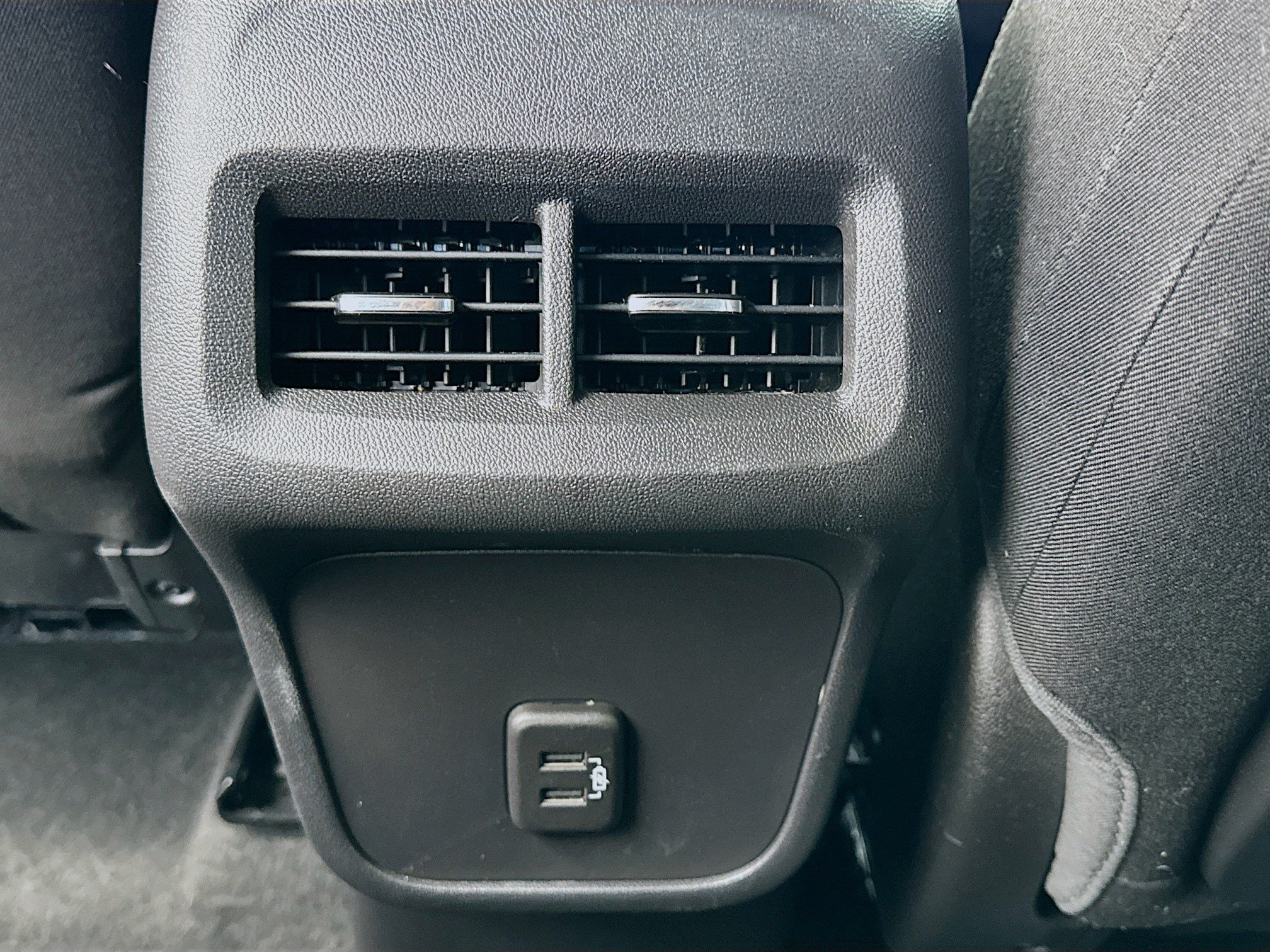 Used 2024 GMC Terrain SLE AWD/4WD image 16