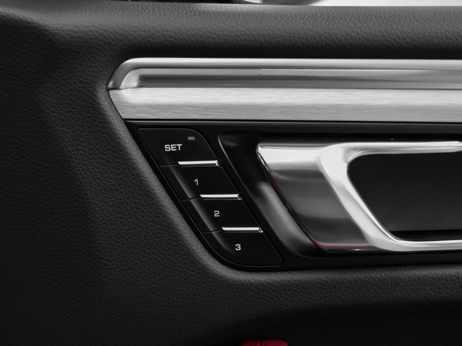 Certified 2025 Porsche Macan image 19