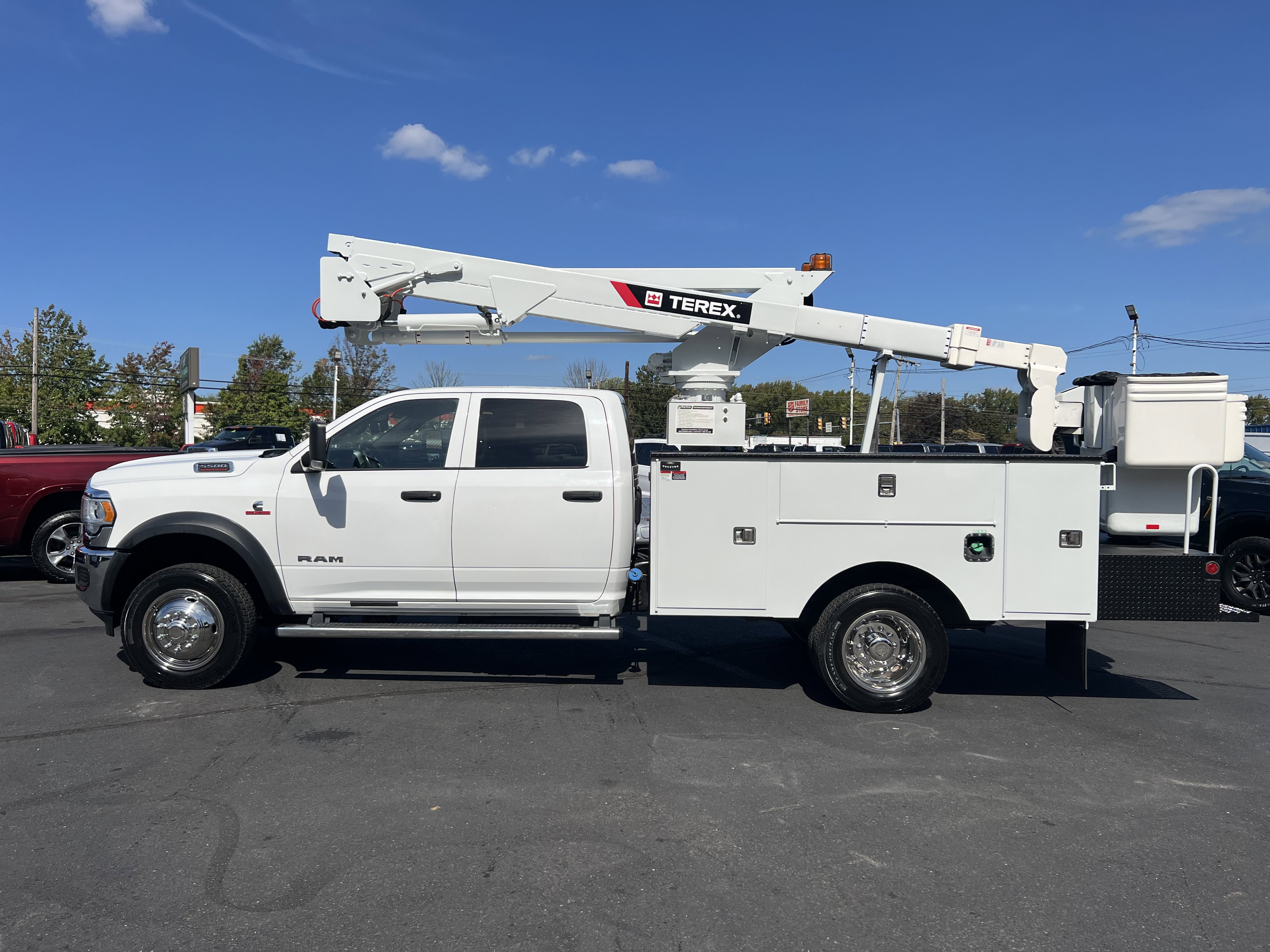 Used 2019 RAM 5500 Tradesman w/ Chrome Appearance Group image 8