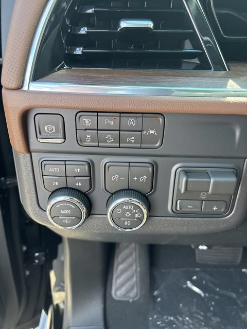 New 2026 Chevrolet Suburban High Country AWD/4WD image 22