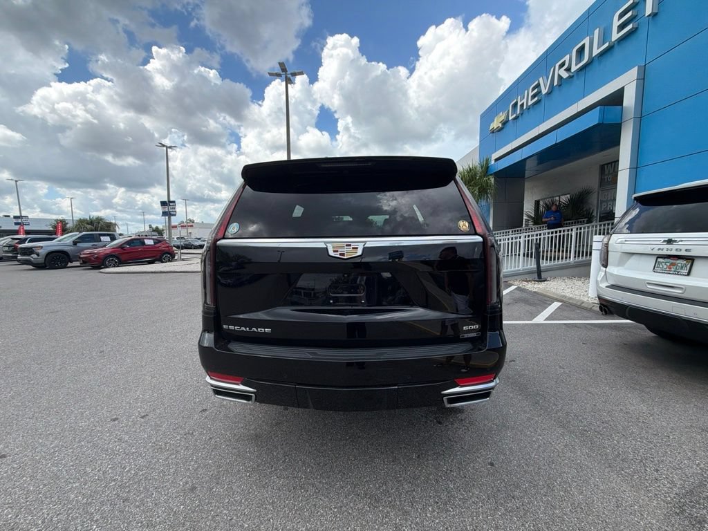 Used 2024 Cadillac Escalade Luxury RWD image 7