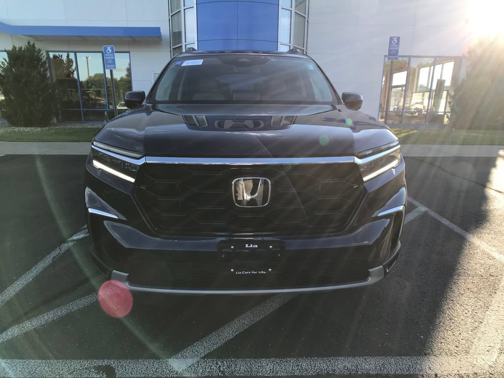 Certified 2024 Honda Pilot Touring image 2