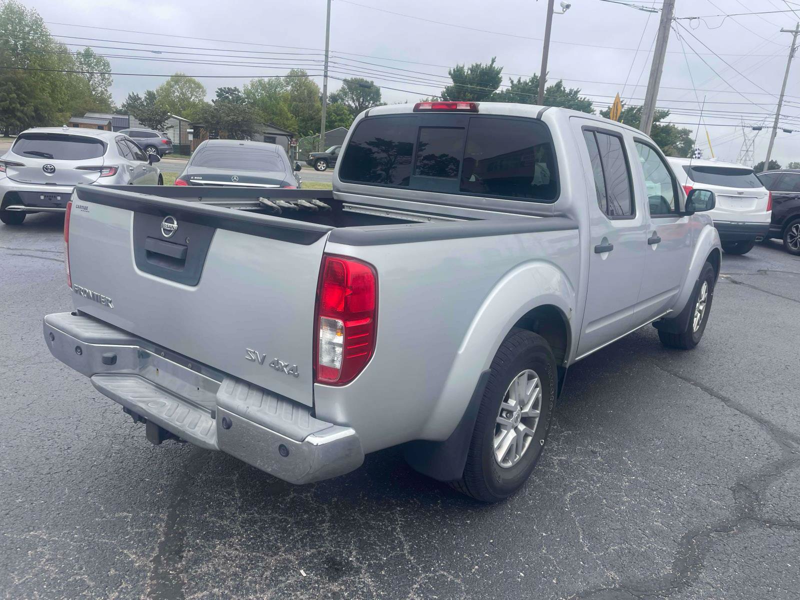Used 2016 Nissan Frontier SV w/ SV Value Truck Package AWD/4WD image 9
