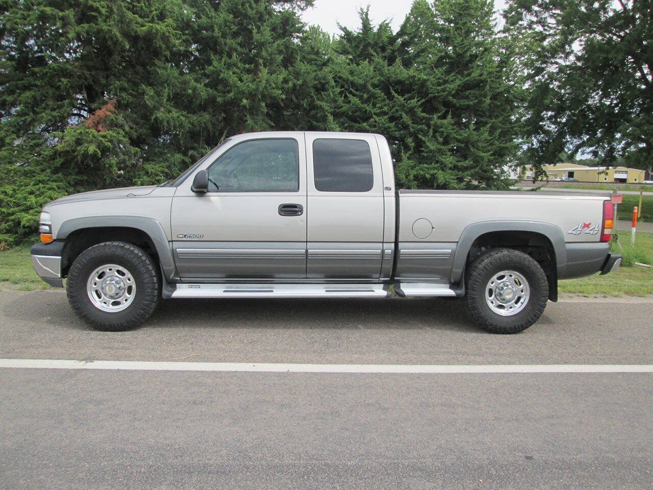 Used 2000 Chevrolet Silverado 2500 LT AWD/4WD image 10