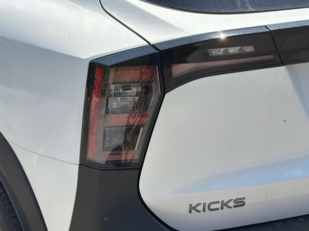New 2026 Nissan Kicks SR FWD image 10