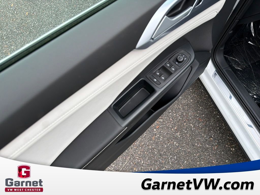 New 2025 Volkswagen Taos SE image 10
