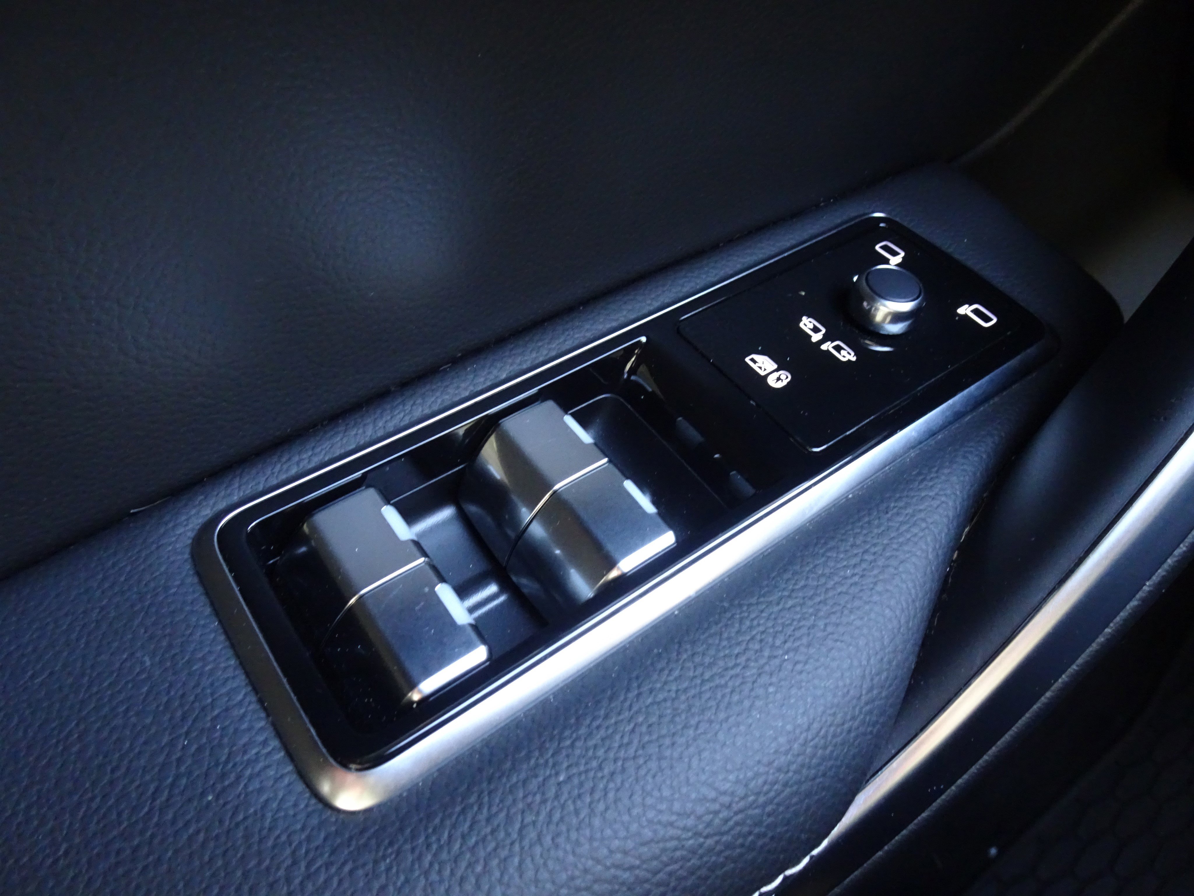 Certified 2025 Jaguar F-PACE R-Dynamic S image 26