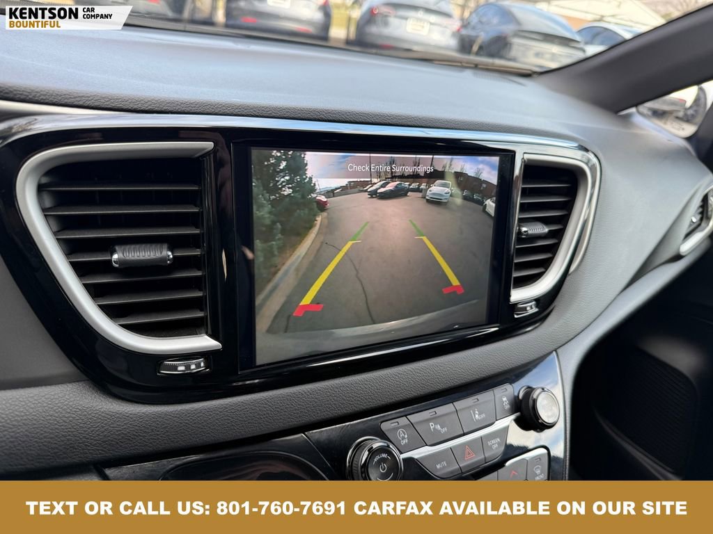 Used 2025 Chrysler Pacifica Select image 27