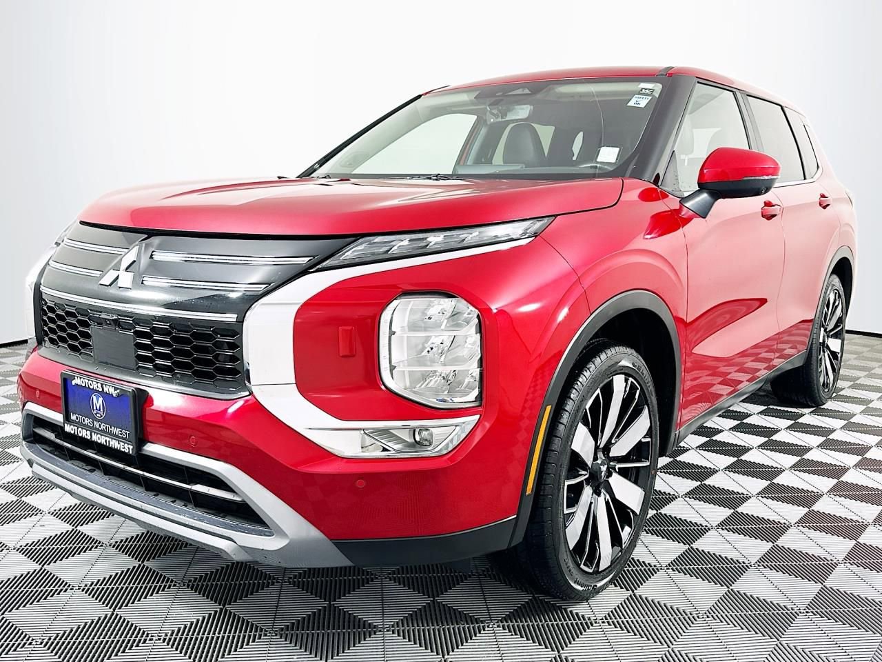 Used 2025 Mitsubishi Outlander SE image 5