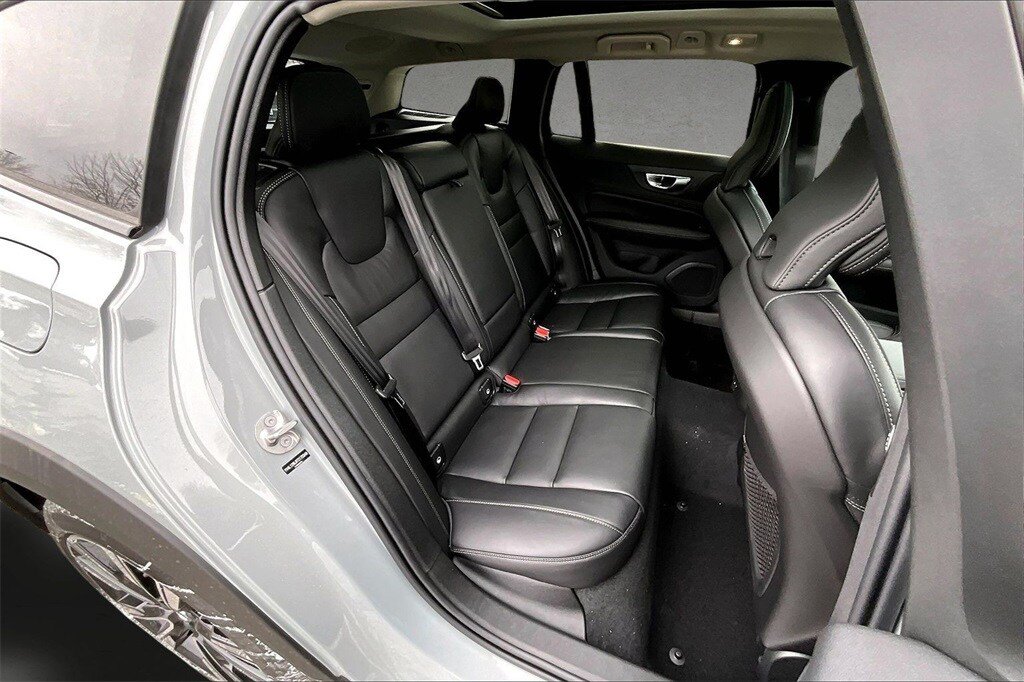 New 2026 Volvo V60 B5 Cross Country Ultra w/ Protection Package Premier AWD/4WD image 10