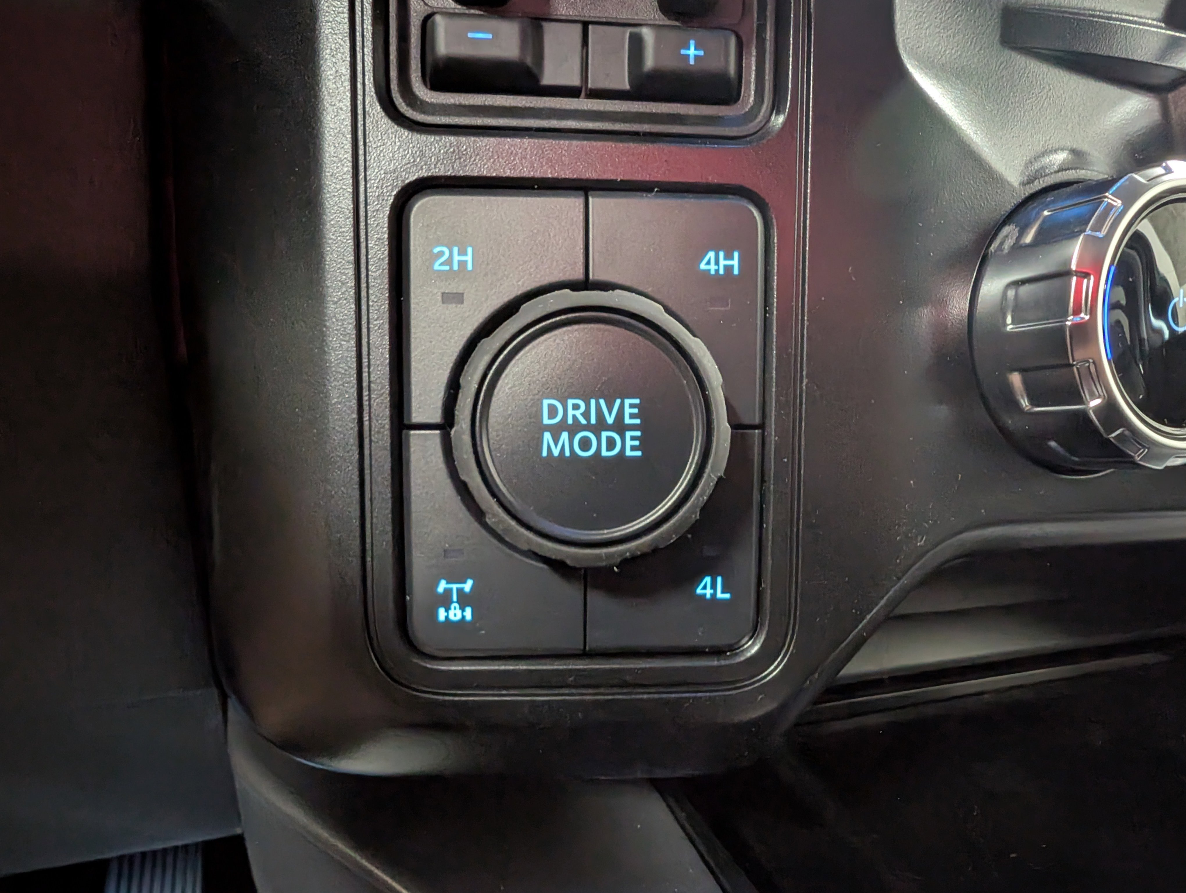 New 2025 Ford F250 Lariat w/ Lariat Ultimate Package image 14