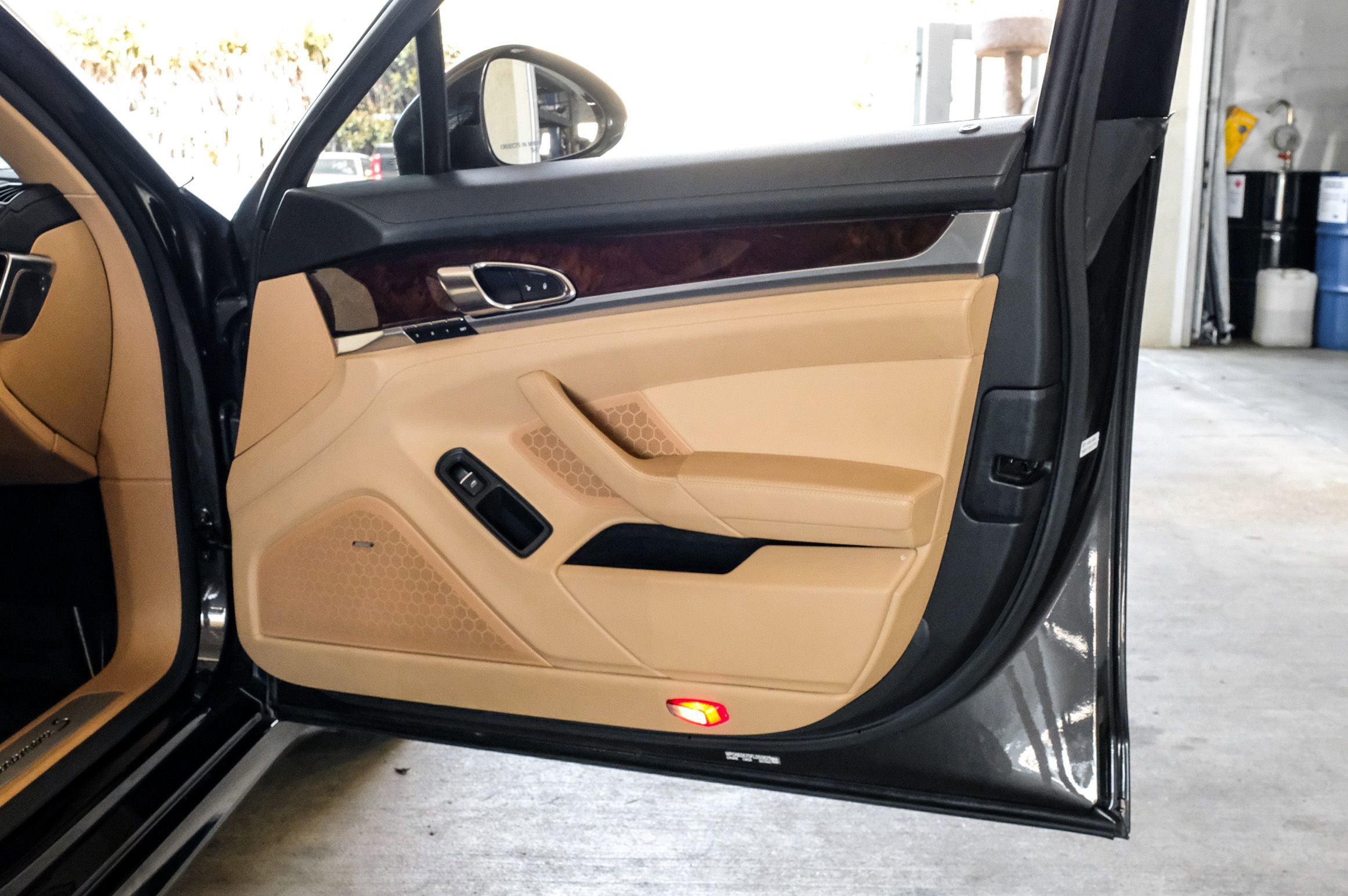 Used 2015 Porsche Panamera S w/ Premium Package Plus image 40