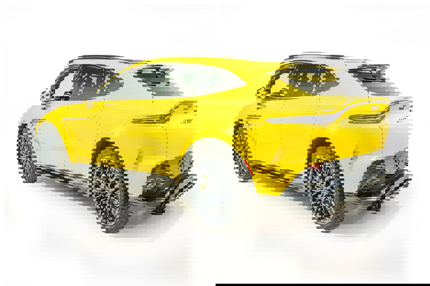 Used 2023 Aston Martin DBX 707 image 4