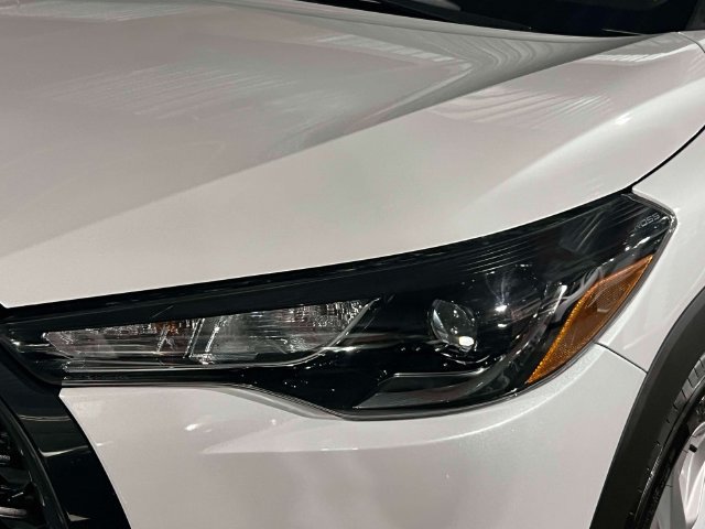 Used 2023 Toyota Corolla Cross LE w/ Moonroof Package AWD/4WD image 10