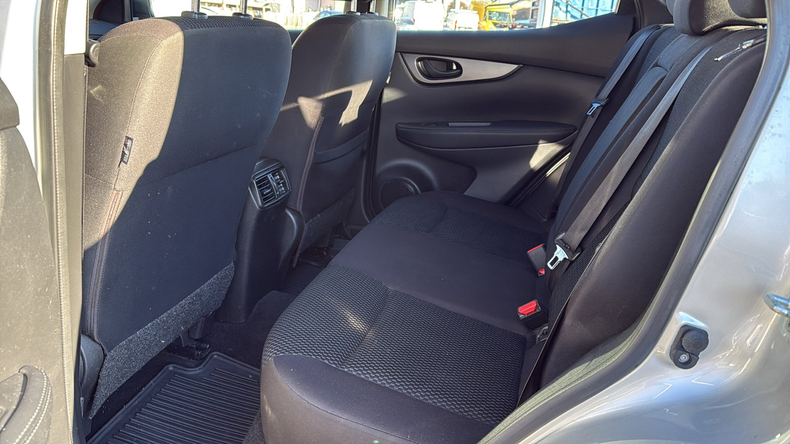 Used 2018 Nissan Rogue Sport S image 19