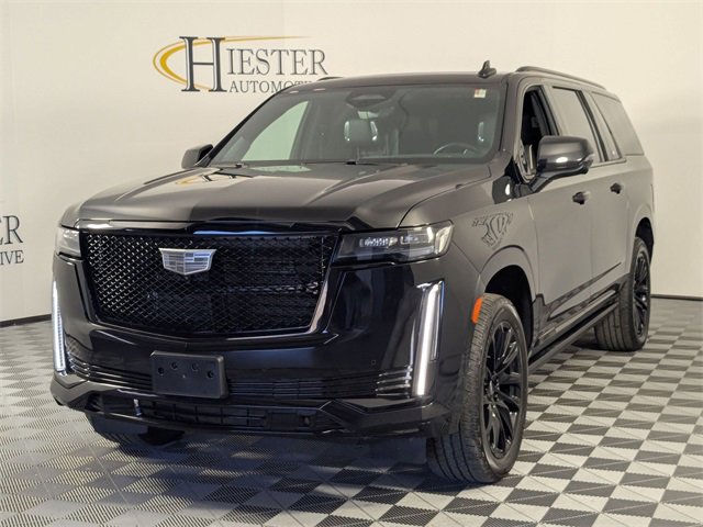 Used 2023 Cadillac Escalade ESV Sport Platinum w/ LPO, ONYX Package image 4
