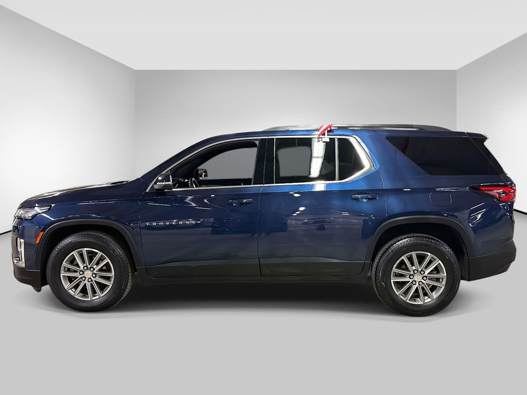 Used 2023 Chevrolet Traverse LT image 2