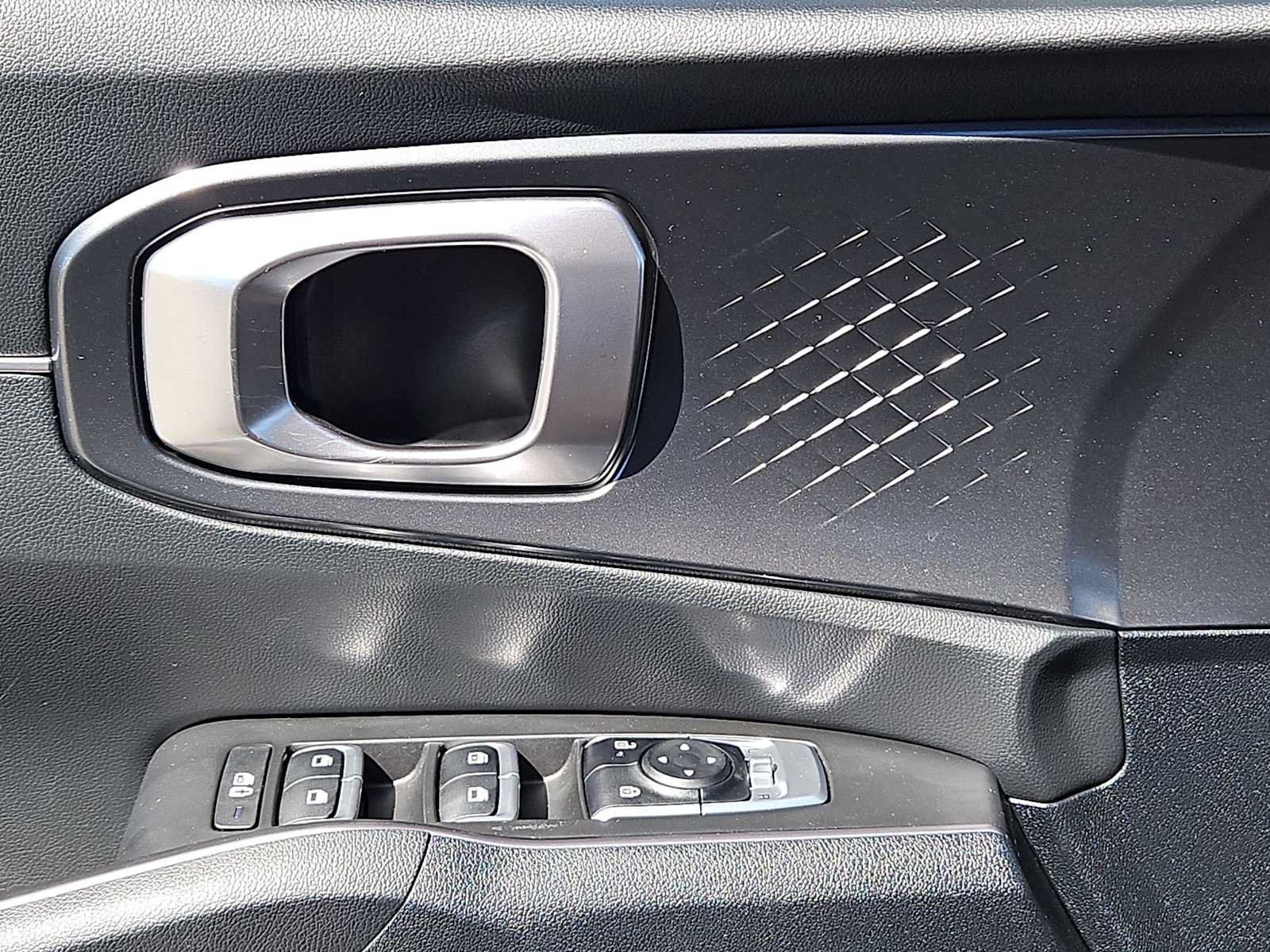 Certified 2025 Kia Sorento S FWD image 32
