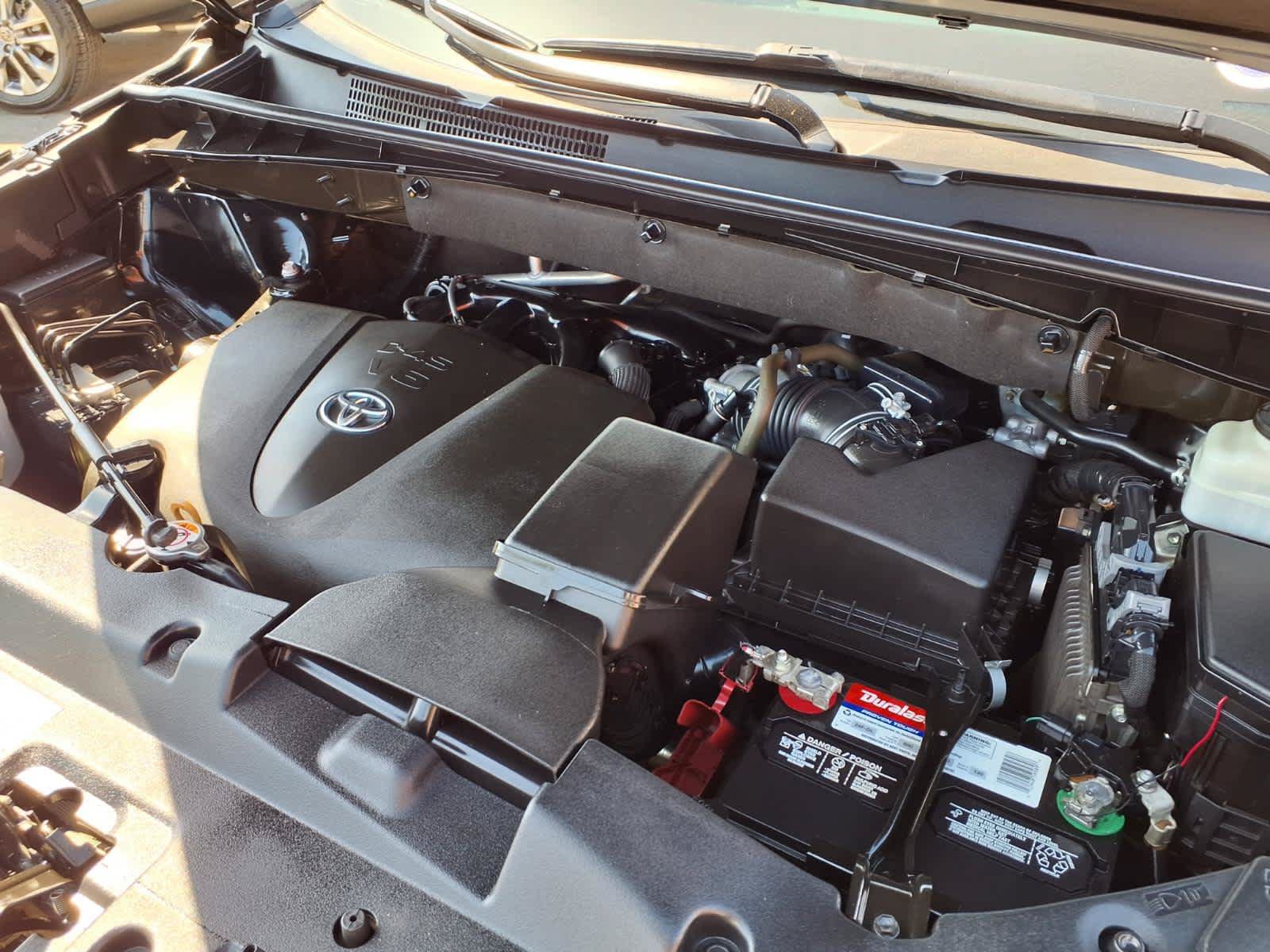 Used 2019 Toyota Highlander SE w/ Carpet Mat Package (TMS) FWD image 11
