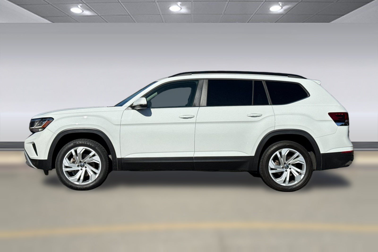 Used 2023 Volkswagen Atlas SE AWD/4WD image 2