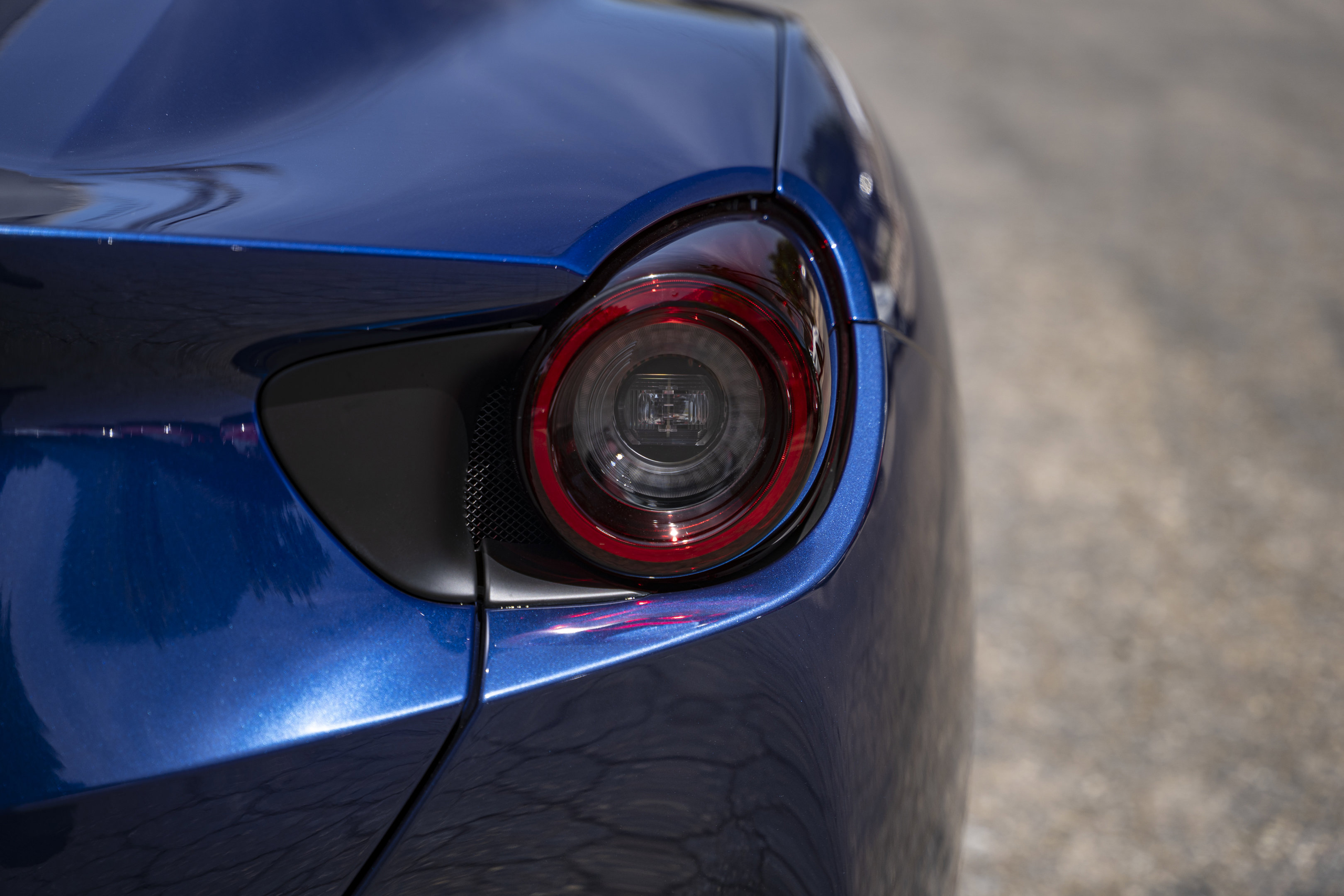 Used 2019 Ferrari Portofino RWD image 12