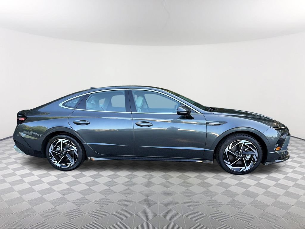 Used 2025 Hyundai Sonata SEL FWD image 4