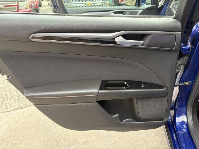 Used 2015 Ford Fusion SE w/ Equipment Group 201A image 16
