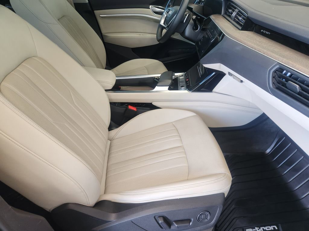 Used 2021 Audi e-tron Premium Plus w/ Premium Plus Package image 14
