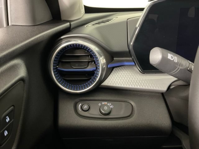 Used 2024 Chevrolet Trax LT w/ Driver Confidence Package FWD image 27
