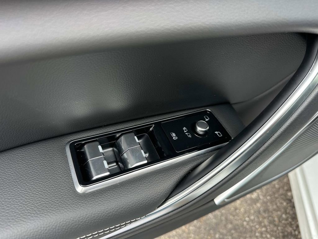 New 2024 Jaguar XF R-Dynamic SE image 10