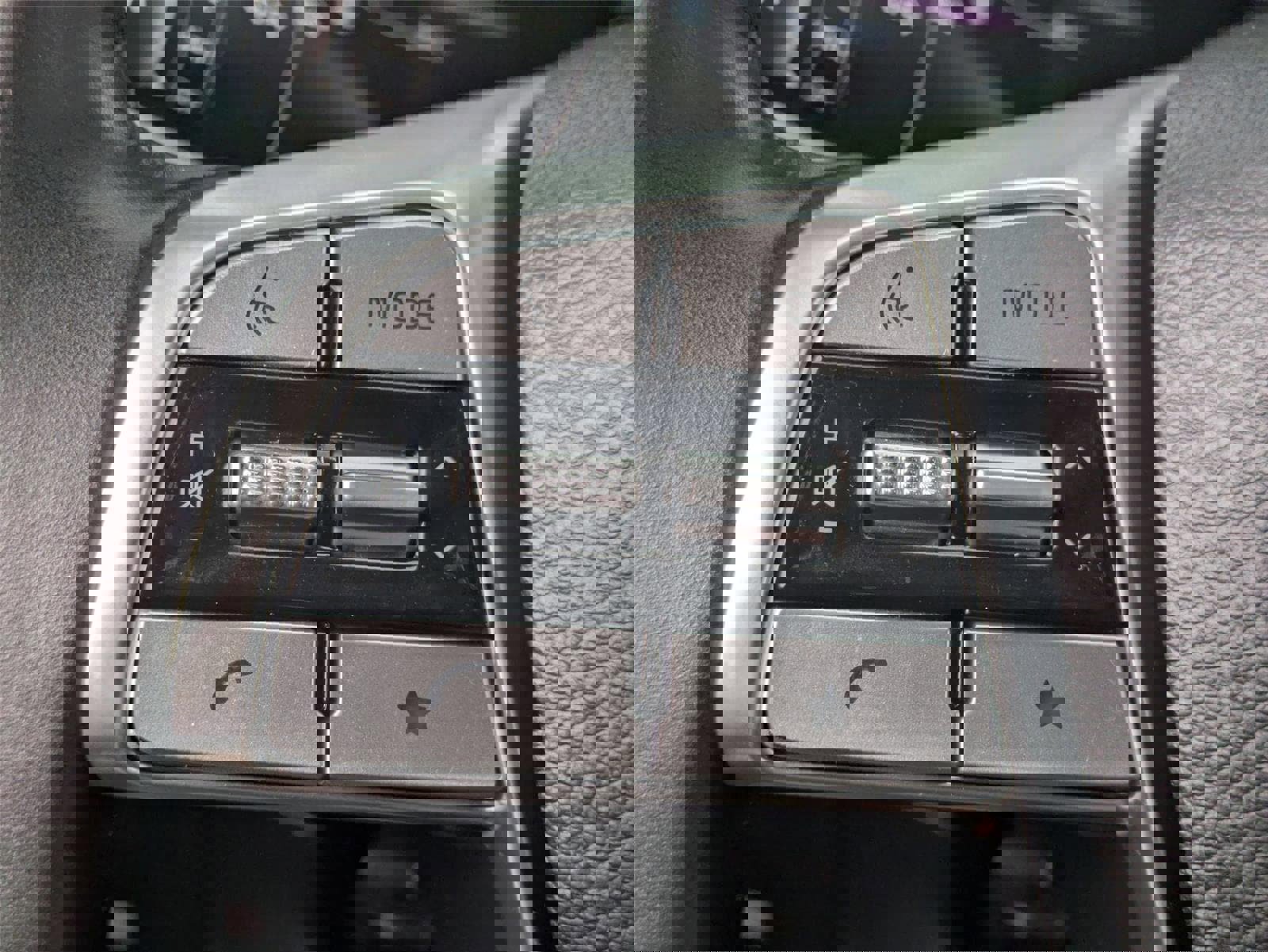 Used 2023 Kia Telluride LX image 19