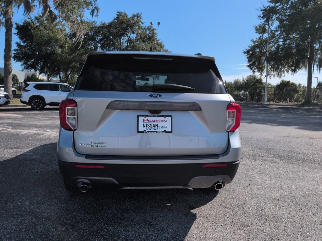 Used 2023 Ford Explorer XLT w/ Equipment Group 202A RWD image 5