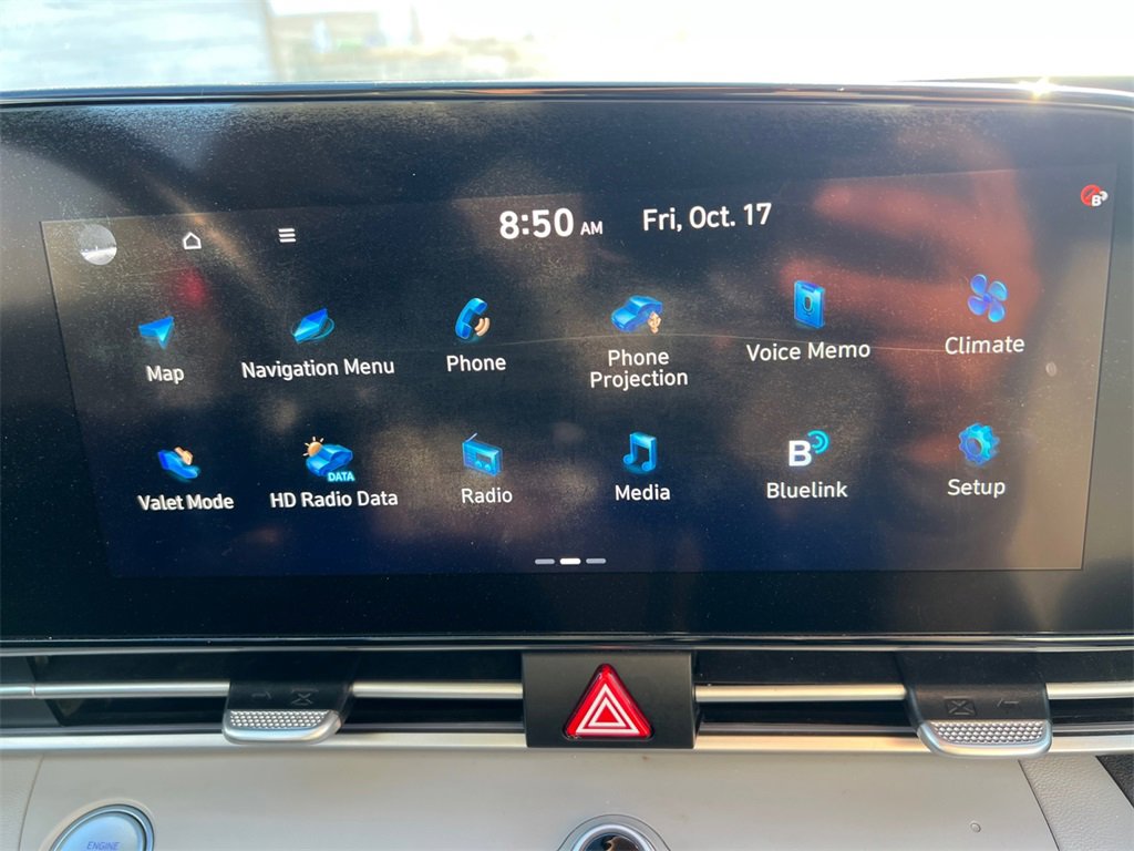 Used 2023 Hyundai Elantra Limited image 25