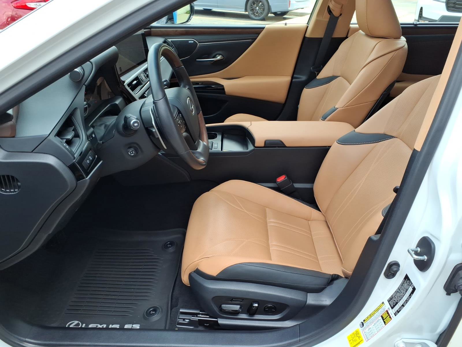 Used 2024 Lexus ES 350 Ultra Luxury w/ Accessory Package (Z1) FWD image 4