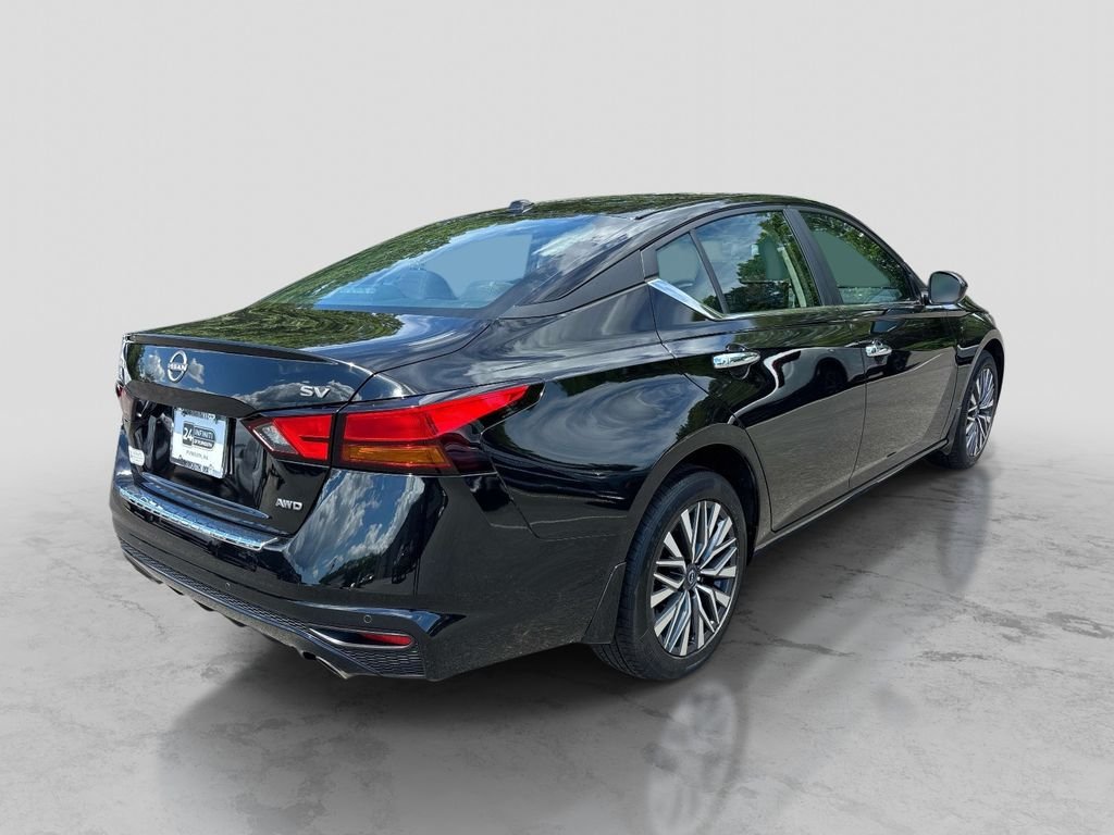 Used 2023 Nissan Altima 2.5 SV w/ SV Premium Package AWD/4WD image 5