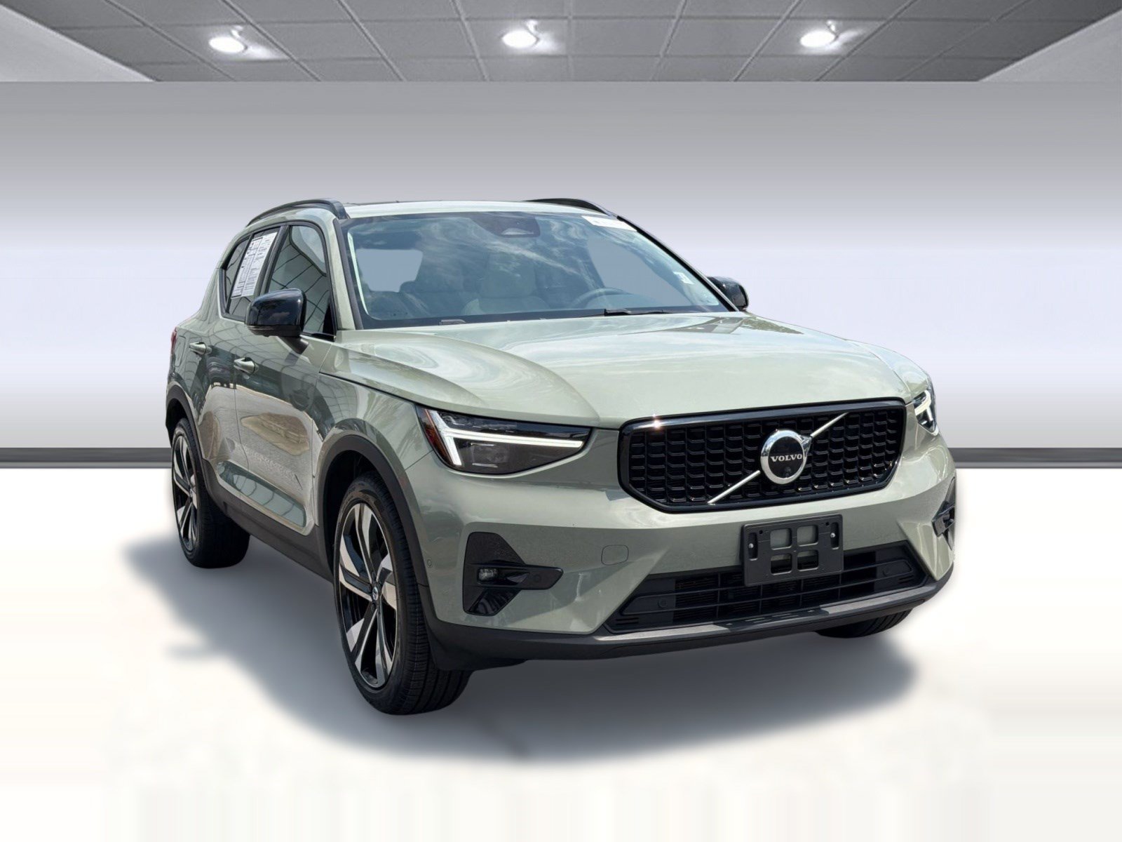 Certified 2023 Volvo XC40 B5 Ultimate w/ Protection Package Premier AWD/4WD image 7