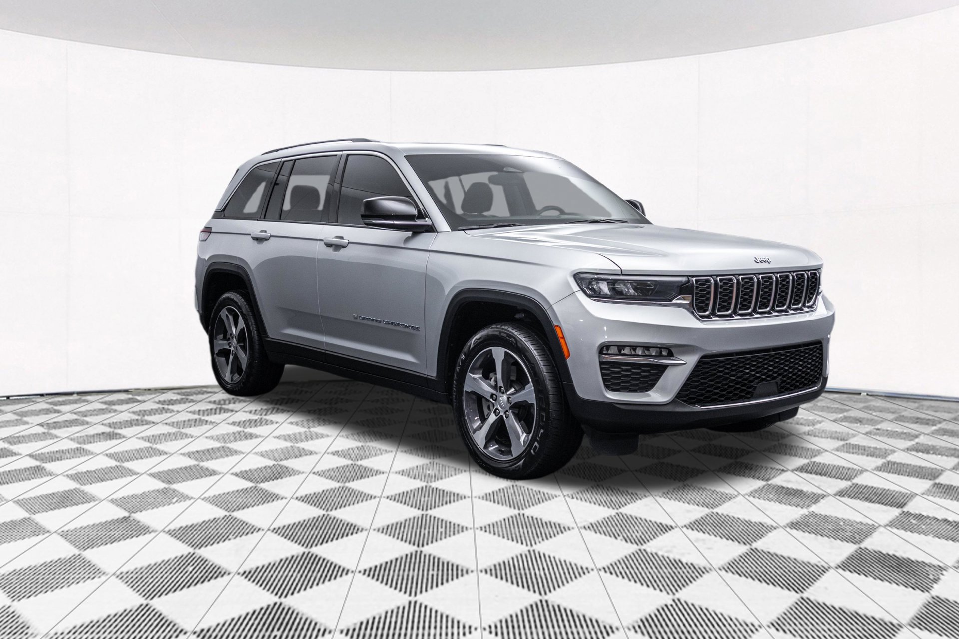 Used 2023 Jeep Grand Cherokee 4WD 4xe image 14